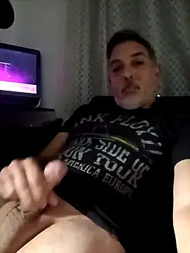 Snapshot of Sexyguycumming chatting on 03-13-25, 03:00 Sexyguycumming online show from 03-13-25, 03:00