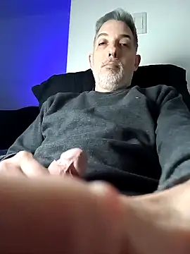 Snapshot of Sexyguycumming chatting on 10-28-25, 02:37 Sexyguycumming online show from 10-28-25, 02:37