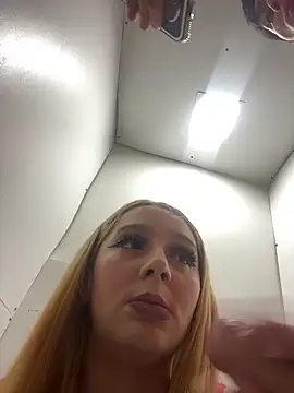 Snapshot of hotamanda01 chatting on 10-09-25, 06:06 hotamanda01 online show from 10-09-25, 06:06