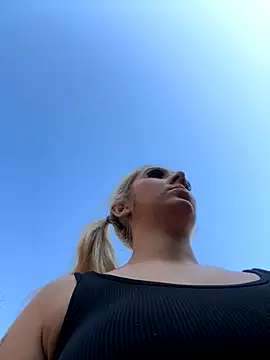 hotamanda01 online show from 11-23-25, 12:27