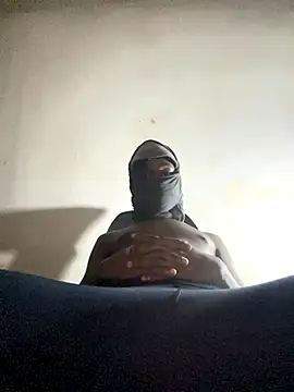 Snapshot of OneWhoBringsJoy chatting on 11-08-25, 11:47 OneWhoBringsJoy online show from 11-08-25, 11:47