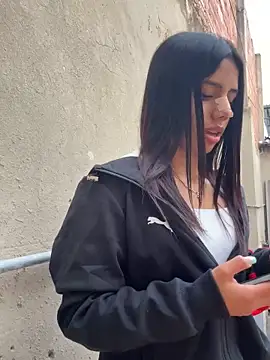 Laura-Khalifa online show from 02-14-25, 10:36