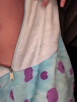 Laura-Khalifa online show from 11-28-25, 05:32