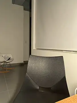 Snapshot of Laura-Khalifa chatting on 02-19-26, 06:31 Laura-Khalifa online show from 02-19-26, 06:31