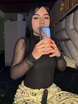 Snapshot of Laura-Khalifa chatting on 02-25-26, 06:12 Laura-Khalifa online show from 02-25-26, 06:12