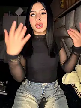 Snapshot of Laura-Khalifa chatting on 03-13-26, 07:37 Laura-Khalifa online show from 03-13-26, 07:37