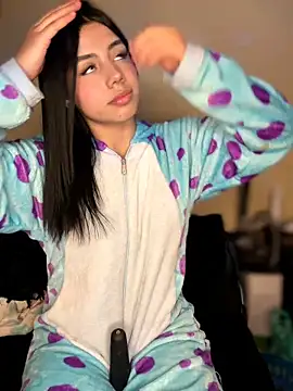 Snapshot of Laura-Khalifa chatting on 03-21-26, 07:13 Laura-Khalifa online show from 03-21-26, 07:13