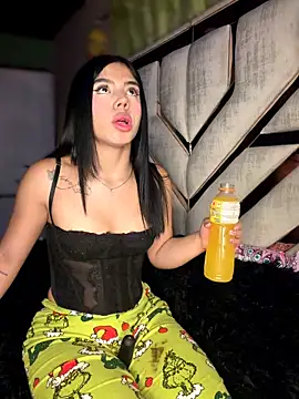 Laura-Khalifa online show from 05-10-26, 06:07