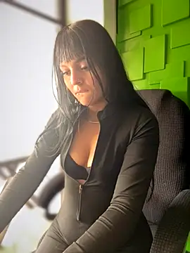 Dulce  Boyd online show from 10-13-25, 01:55