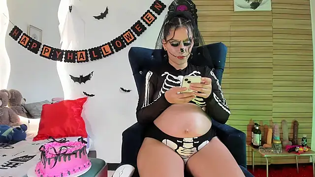 Snapshot of Abbiee_8 chatting on 10-31-25, 03:57 Abbiee 8 online show from 10-31-25, 03:57