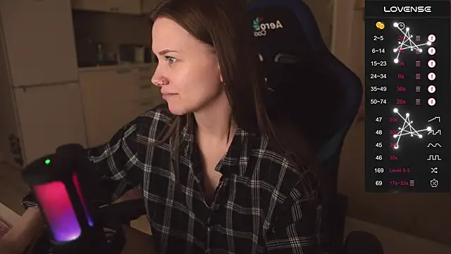 Snapshot of alexa_feels_ chatting on 09-25-25, 04:11 alexa feels online show from 09-25-25, 04:11