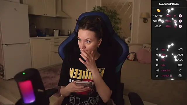 Snapshot of alexa_feels_ chatting on 10-04-25, 06:17 alexa feels online show from 10-04-25, 06:17