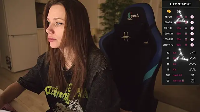 Snapshot of alexa_feels_ chatting on 10-09-25, 03:32 alexa feels online show from 10-09-25, 03:32