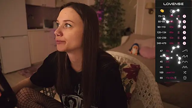 Snapshot of alexa_feels_ chatting on 10-10-25, 04:06 alexa feels online show from 10-10-25, 04:06