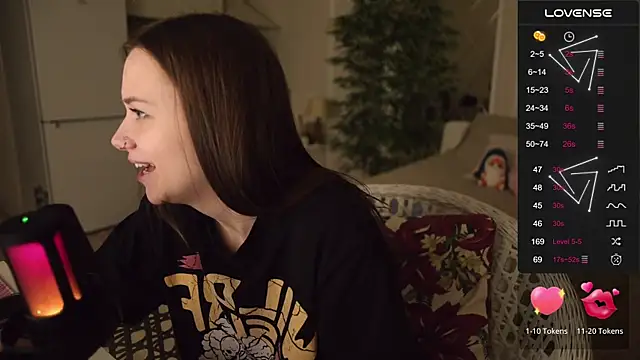 Snapshot of alexa_feels_ chatting on 10-11-25, 06:06 alexa feels online show from 10-11-25, 06:06