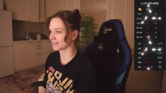 Snapshot of alexa_feels_ chatting on 10-19-25, 06:19 alexa feels online show from 10-19-25, 06:19