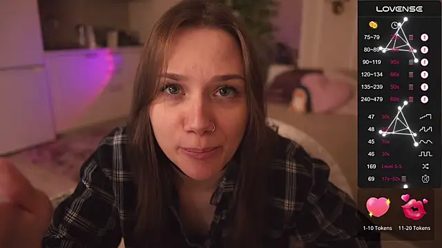 Snapshot of alexa_feels_ chatting on 10-24-25, 04:58 alexa feels online show from 10-24-25, 04:58