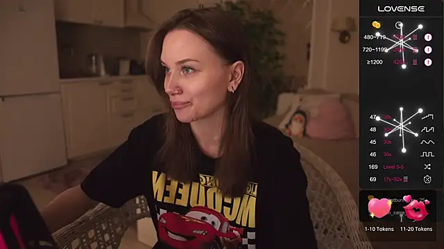 Snapshot of alexa_feels_ chatting on 10-26-25, 06:25 alexa feels online show from 10-26-25, 06:25