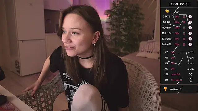 Snapshot of alexa_feels_ chatting on 11-06-25, 04:30 alexa feels online show from 11-06-25, 04:30