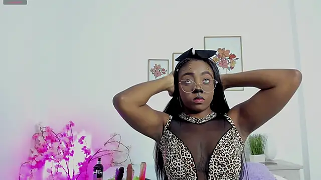 Snapshot of alejandra-cortes chatting on 10-22-25, 10:59 alejandra-cortes online show from 10-22-25, 10:59