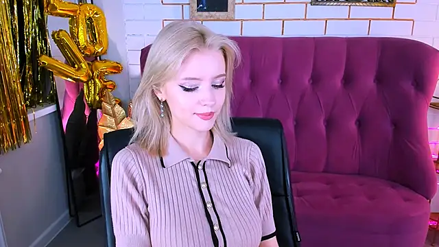 LeonaStane online show from 09-18-25, 05:04