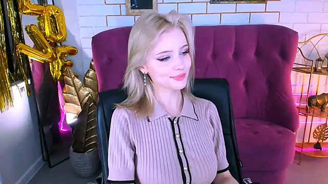 LeonaStane online show from 10-16-25, 05:03