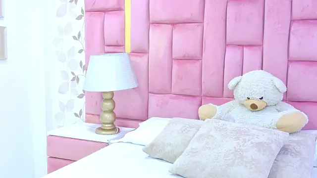 Snapshot of ArianaFranco chatting on 07-18-26, 12:53 ArianaFranco online show from 07-18-26, 12:53