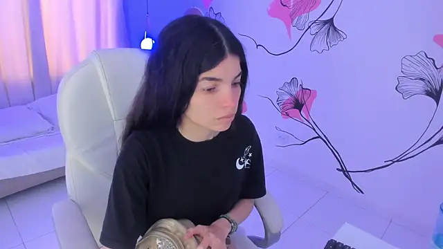 Isabela Fiorelli online show from 03-18-25, 12:03