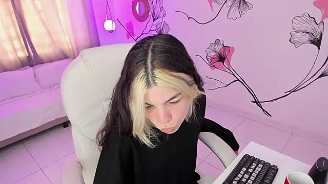 Isabela Fiorelli online show from 09-28-25, 11:48