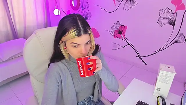 Isabela Fiorelli online show from 11-21-25, 01:32