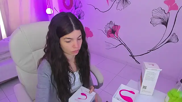 Isabela Fiorelli online show from 12-04-25, 01:09