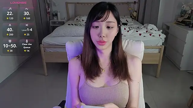 joycemilka online show from 06-18-26, 06:35