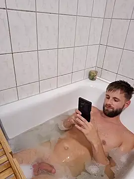 ademandjulia online show from 10-03-25, 07:00