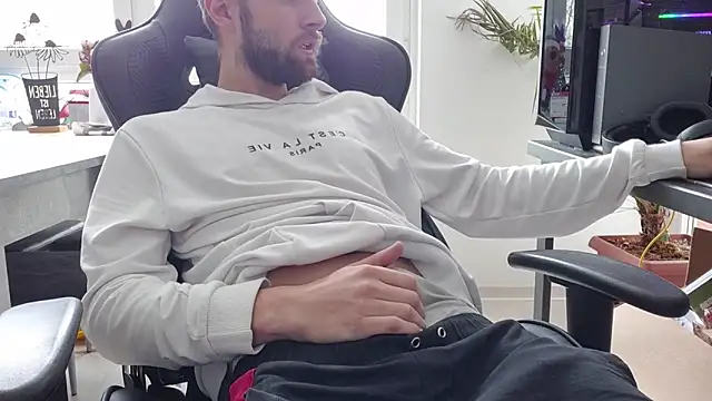 ademandjulia online show from 02-05-26, 12:21