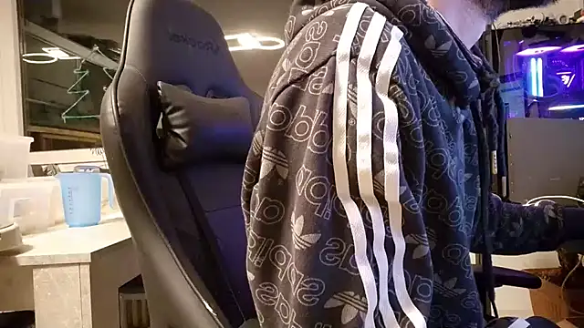 ademandjulia online show from 02-06-26, 09:40