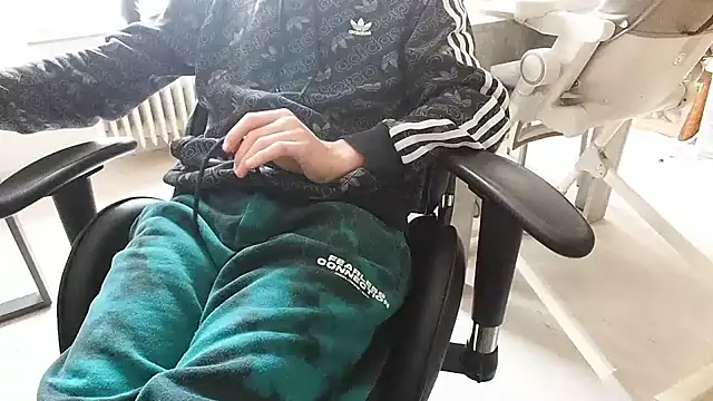 ademandjulia online show from 02-13-26, 12:01