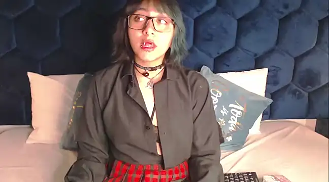 Snapshot of DarkMysterysF chatting on 03-20-25, 06:31 DarkMysterysF online show from 03-20-25, 06:31