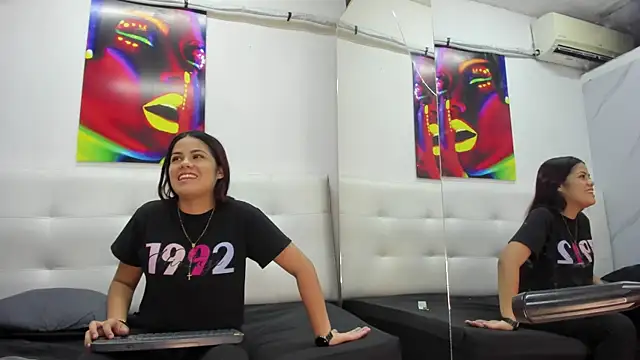 EsperanzaAndJey online show from 03-04-25, 07:54