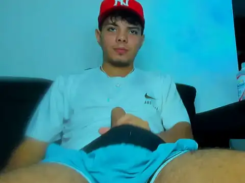 Snapshot of Alessandro_1610 chatting on 02-20-26, 06:26 Alessandro 1610 online show from 02-20-26, 06:26