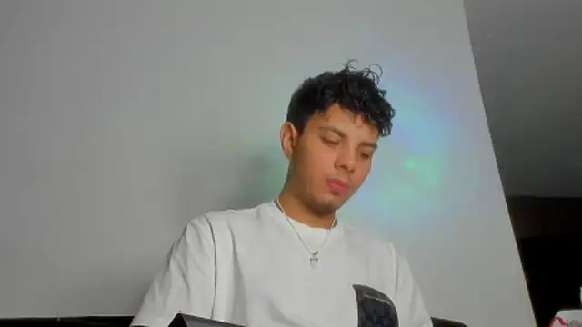 Snapshot of Alessandro_1610 chatting on 02-23-26, 05:27 Alessandro 1610 online show from 02-23-26, 05:27