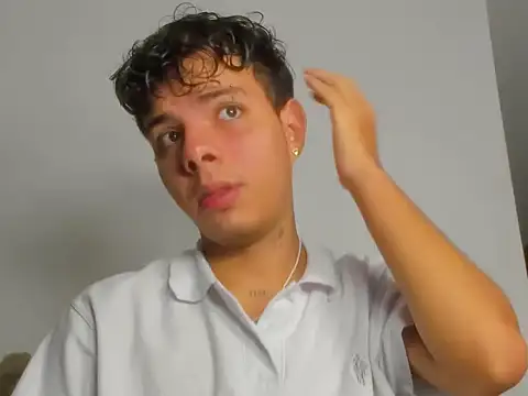 Snapshot of Alessandro_1610 chatting on 03-01-26, 06:15 Alessandro 1610 online show from 03-01-26, 06:15