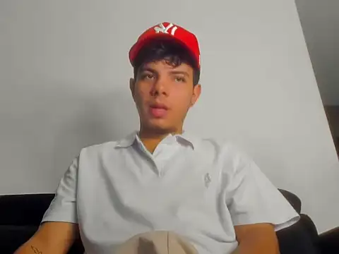 Snapshot of Alessandro_1610 chatting on 03-05-26, 05:58 Alessandro 1610 online show from 03-05-26, 05:58