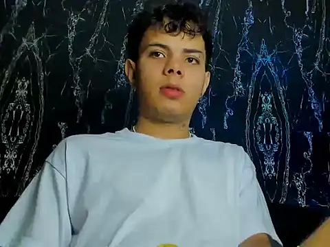 Snapshot of Alessandro_1610 chatting on 03-16-26, 03:34 Alessandro 1610 online show from 03-16-26, 03:34