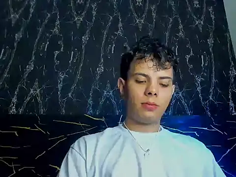 Snapshot of Alessandro_1610 chatting on 03-19-26, 02:15 Alessandro 1610 online show from 03-19-26, 02:15