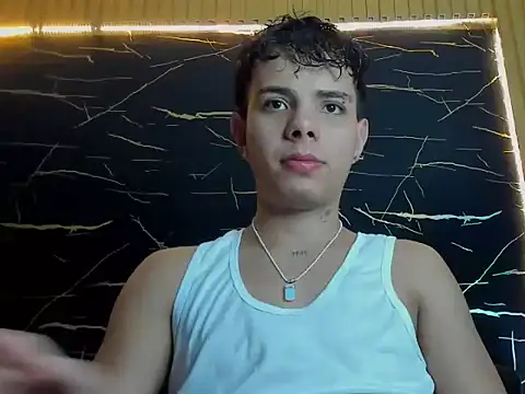 Snapshot of Alessandro_1610 chatting on 03-20-26, 05:34 Alessandro 1610 online show from 03-20-26, 05:34