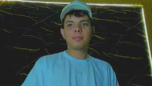 Snapshot of Alessandro_1610 chatting on 03-26-26, 05:35 Alessandro 1610 online show from 03-26-26, 05:35