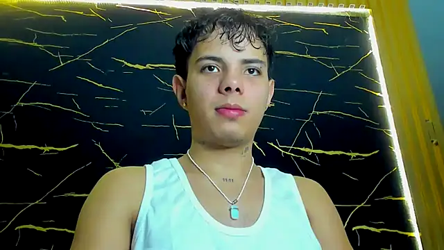 Snapshot of Alessandro_1610 chatting on 03-27-26, 05:24 Alessandro 1610 online show from 03-27-26, 05:24