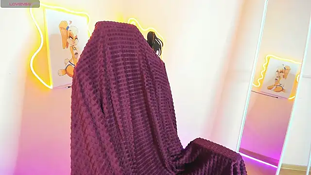 Snapshot of EvelinaLuu chatting on 12-17-25, 02:06 EvelinaLuu online show from 12-17-25, 02:06