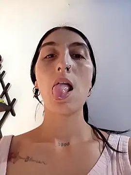 single mother indecent online show from 10-04-25, 04:16