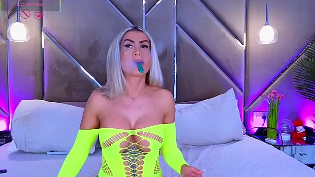 Lellie   online show from 10-11-25, 04:38